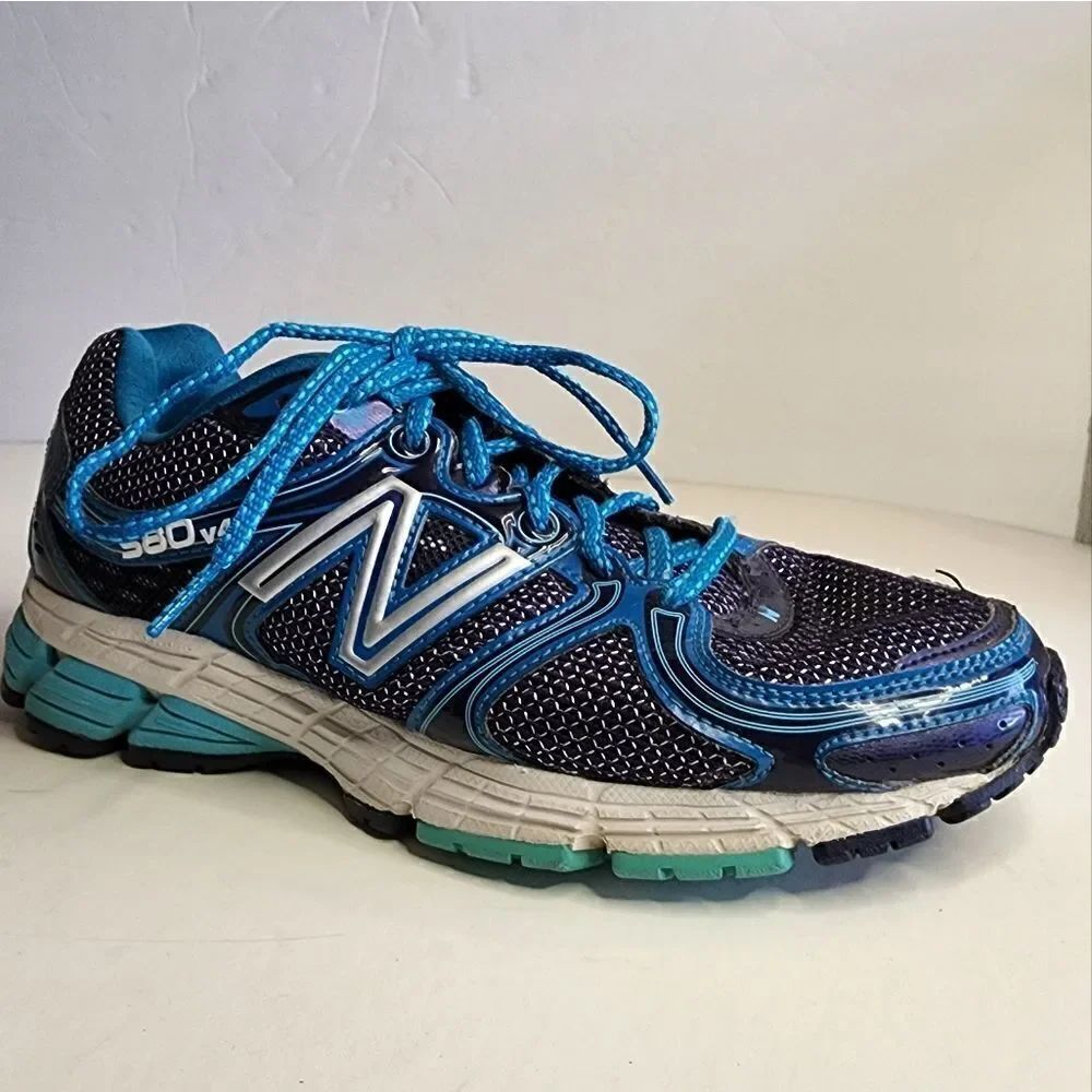 New Balance women's shoe athletic sneaker size 8 W580NP4